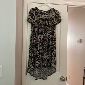 LulaRoe Carly XXS black & gray Aztec print. Soft & stretchy hi/low hem